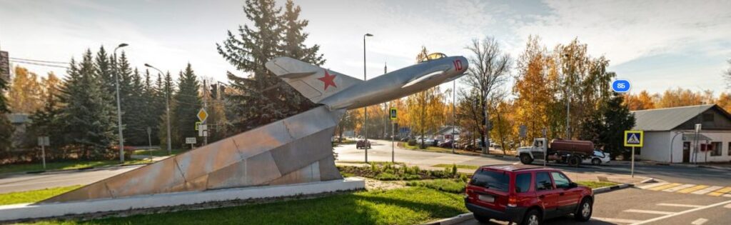 Памятник МИГ-17