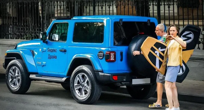 Один из самых интересных автомобилей каршеринга — Jeep Wrangler Sahara